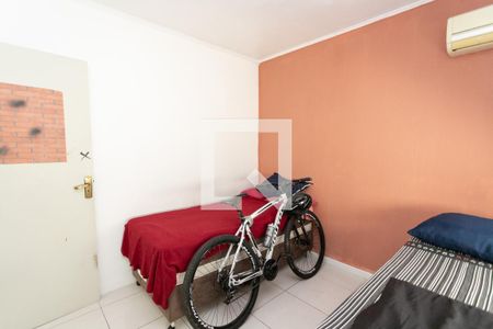 Quarto 2 de apartamento para alugar com 2 quartos, 75m² em Vila Ipiranga, Porto Alegre