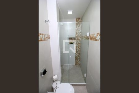 Banheiro de kitnet/studio para alugar com 1 quarto, 30m² em Centro, Rio de Janeiro