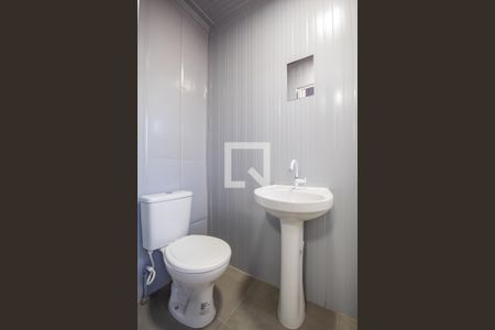 Banheiro de kitnet/studio para alugar com 1 quarto, 10m² em Vila Osasco, Osasco