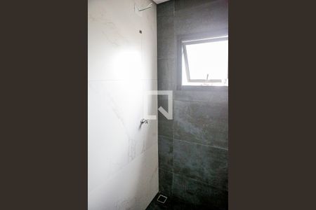 Banheiro de casa de condomínio para alugar com 2 quartos, 100m² em Vila Pinheirinho, Santo André