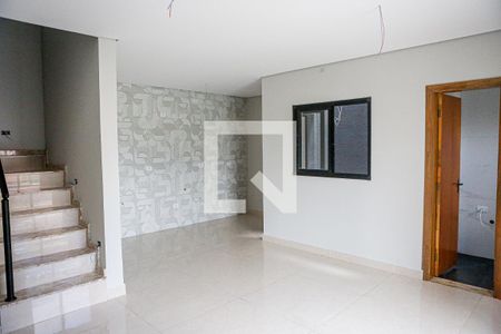 Sala de casa de condomínio para alugar com 2 quartos, 100m² em Vila Pinheirinho, Santo André