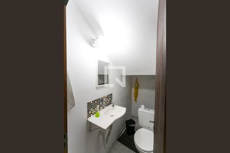 Lavabo de casa para alugar com 3 quartos, 156m² em Parque Pinheiros, Taboão da Serra