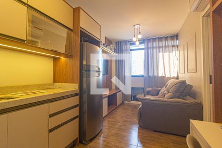 Sala/Cozinha de kitnet/studio para alugar com 1 quarto, 32m² em Centro, Curitiba