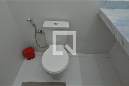 Banheiro de casa de condomínio para alugar com 2 quartos, 139m² em Vargem Grande, Rio de Janeiro