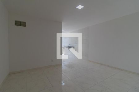 Sala de kitnet/studio para alugar com 1 quarto, 35m² em Jardim Wanda, Taboão da Serra