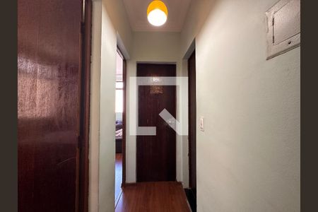 Corredor de apartamento para alugar com 3 quartos, 70m² em Sagrada Família, Belo Horizonte