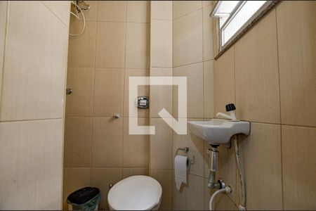 Banheiro de kitnet/studio para alugar com 1 quarto, 12m² em Centro, Niterói