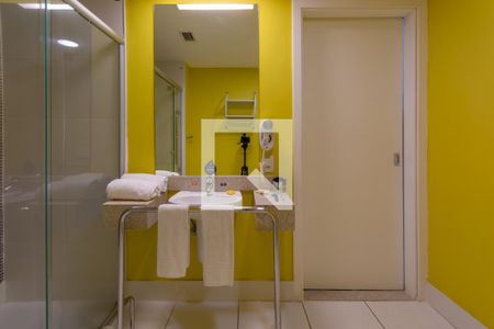 Banheiro de kitnet/studio para alugar com 1 quarto, 25m² em Liberdade, Belo Horizonte