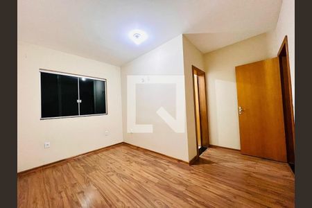 Casa à venda com 3 quartos, 109m² em Ressaca, Contagem