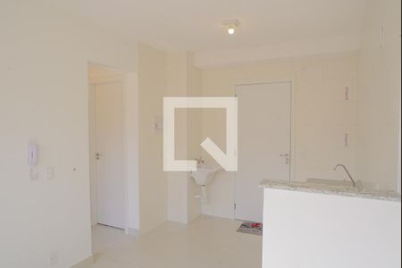 Sala / Cozinha / Area de Serviço de apartamento para alugar com 2 quartos, 32m² em Cambuci, São Paulo