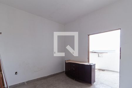 Quarto de casa para alugar com 1 quarto, 60m² em Jardim Santa Tereza, Carapicuíba