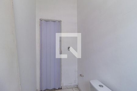 Banheiro de casa para alugar com 1 quarto, 60m² em Jardim Santa Tereza, Carapicuíba