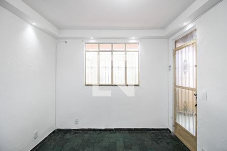 Sala de apartamento para alugar com 2 quartos, 66m² em Vila Emil, Mesquita