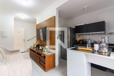 Sala  de casa de condomínio à venda com 2 quartos, 70m² em Santa Maria, Osasco