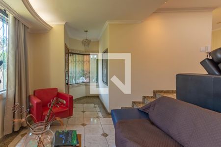 Sala de casa à venda com 3 quartos, 252m² em Santa Branca, Belo Horizonte