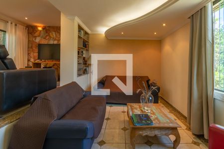 Sala de casa à venda com 3 quartos, 252m² em Santa Branca, Belo Horizonte