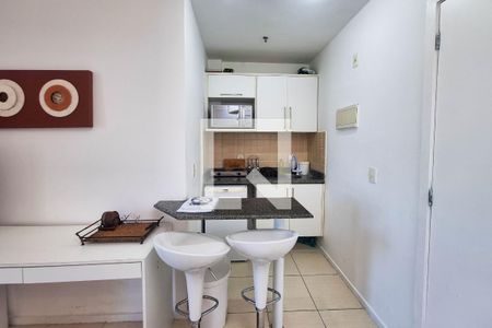 Sala/Cozinha de apartamento para alugar com 1 quarto, 78m² em Camboinhas, Niterói