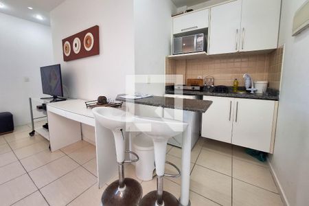 Sala/Cozinha de apartamento para alugar com 1 quarto, 78m² em Camboinhas, Niterói