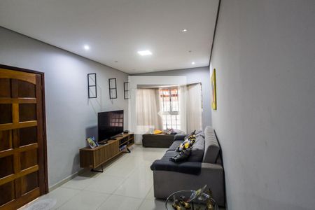 Sala de TV de casa à venda com 3 quartos, 177m² em Jardim dos Camargos, Barueri