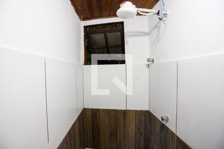 Banheiro de kitnet/studio para alugar com 1 quarto, 30m² em Jardim Semiramis, Cotia