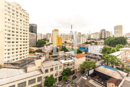 Sala e Cozinha - Vista de apartamento para alugar com 1 quarto, 24m² em Bela Vista, São Paulo