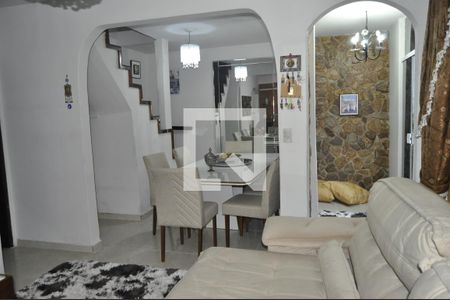 Sala de casa à venda com 3 quartos, 130m² em Pilares, Rio de Janeiro