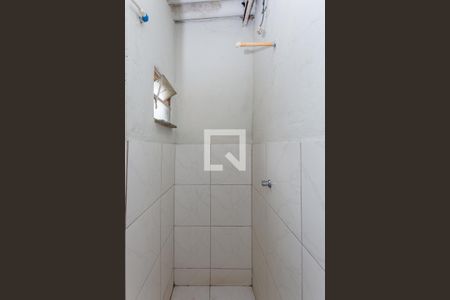 Banheiro de kitnet/studio para alugar com 1 quarto, 25m² em Havaí, Belo Horizonte