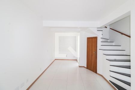 Sala de casa de condomínio à venda com 2 quartos, 89m² em Centro, Canoas