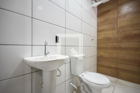 Banheiro de casa para alugar com 1 quarto, 45m² em Jardim Kuabara, Taboão da Serra