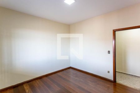 Quarto 1 de casa para alugar com 3 quartos, 230m² em Cenaculo, Belo Horizonte