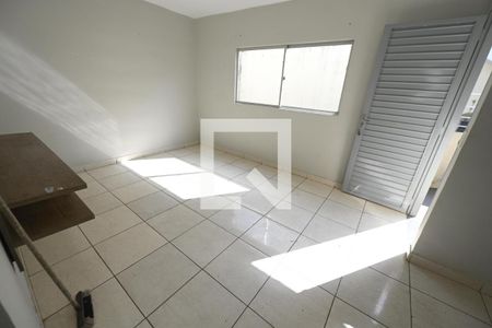 Sala de casa de condomínio para alugar com 2 quartos, 62m² em Jardim Europa, Goiânia