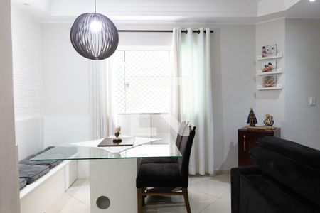 Sala de casa de condomínio à venda com 2 quartos, 137m² em Vila Principe de Gales, Santo André