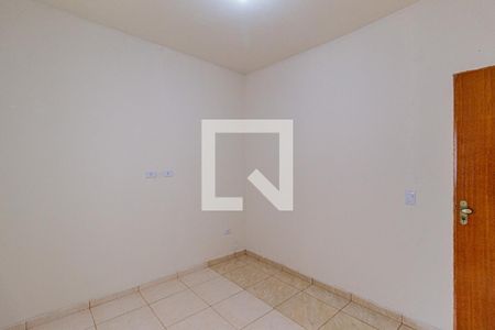 Quarto de casa para alugar com 1 quarto, 70m² em Vila Terezinha, Carapicuíba