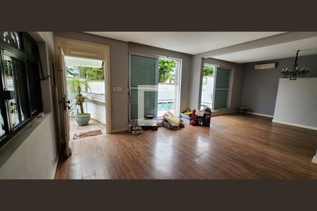 Sala de casa para alugar com 4 quartos, 280m² em Aparecida, Santos