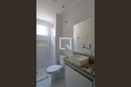 Suíte - Banheiro do Quarto 1 de apartamento para alugar com 2 quartos, 45m² em Campestre, Santo André