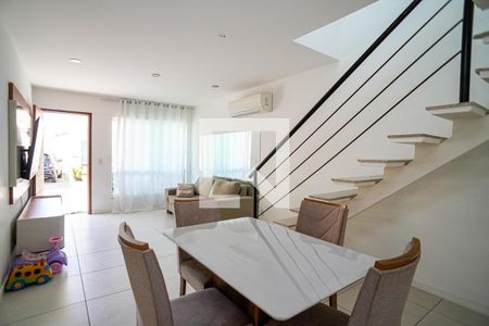 Sala de casa de condomínio à venda com 3 quartos, 120m² em Serra Grande, Niterói