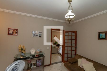 Sala de TV de casa à venda com 4 quartos, 115m² em Vila Brandina, Campinas