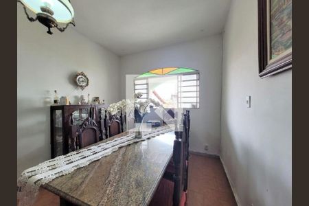 Sala de casa à venda com 4 quartos, 228m² em Caiçara-adelaide, Belo Horizonte