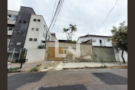 Área Externa de casa à venda com 4 quartos, 228m² em Caiçara-adelaide, Belo Horizonte