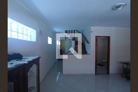 Sala Principal  Escada acesso aos Quarto e a uma outra Sala andar de cima  de casa para alugar com 4 quartos, 260m² em Vila Silveira, Guarulhos