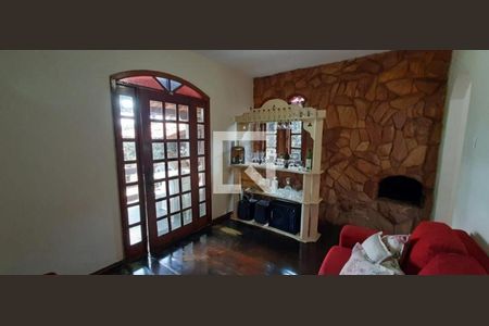 Casa à venda com 4 quartos, 360m² em Floramar, Belo Horizonte