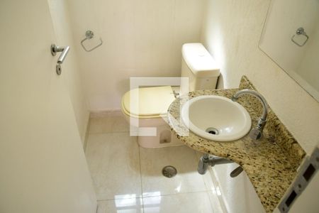 Lavabo de casa de condomínio para alugar com 3 quartos, 200m² em Jardim Barbacena, Cotia