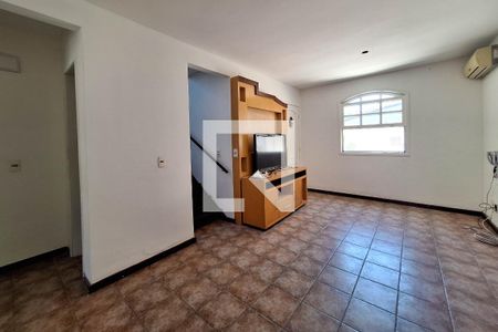 Sala de casa de condomínio à venda com 3 quartos, 120m² em Itaipu, Niterói