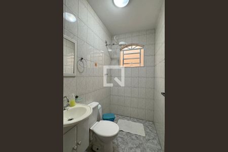 Banheiro de casa à venda com 3 quartos, 150m² em Jardim Tupanci, Barueri