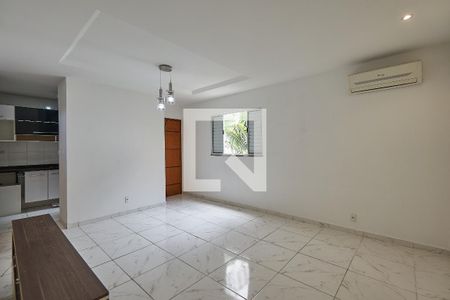 Sala de casa de condomínio à venda com 2 quartos, 75m² em Vila Isabel, Rio de Janeiro