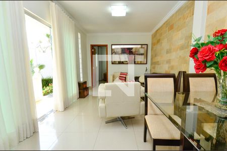 Sala de estar de casa à venda com 3 quartos, 450m² em Santa Cruz, Belo Horizonte