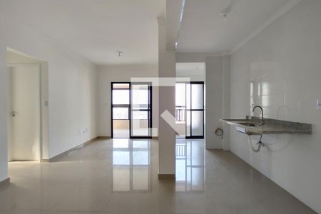 Sala de apartamento para alugar com 2 quartos, 73m² em Nova Mirim, Praia Grande