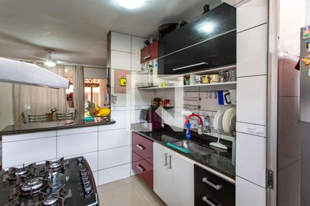 Cozinha de casa de condomínio à venda com 2 quartos, 58m² em São Gabriel, Belo Horizonte