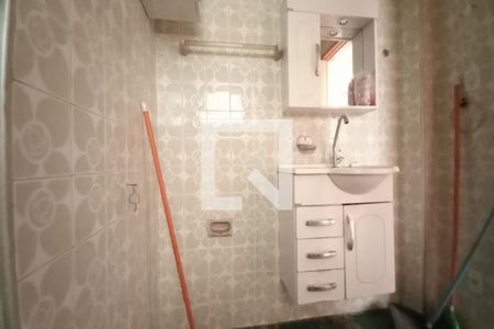 Banheiro de apartamento à venda com 1 quarto, 45m² em Centro, Campinas