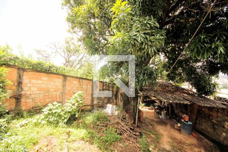 Quintal de casa à venda com 3 quartos, 500m² em Jardim Filadelfia, Belo Horizonte